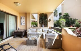 Fantastic ground floor apartment with private garden in Casares Playa, Costa del Sol
