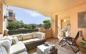 Magnifico apartamento con el jardín privado en Casares Playa, Costa del Sol, España