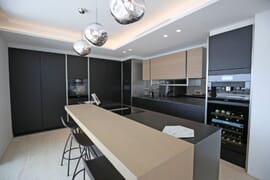 Odnowiony dwupoziomowy penthouse w Monte Paraiso, Złota Mila, Marbella, Hiszpania