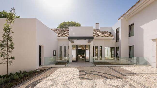 Stylish villa in unique location, El Paraíso