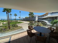 Espectacular apartamento en primera línea de playa en Estepona