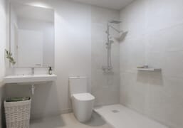 Nueva promoción de apartamentos y áticos con espectaculares vistas al mar y al golf, Doña Julia