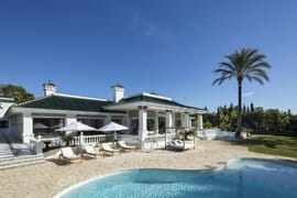 Elegancka willa w stylu andaluzyjskiego pałacu, Marbella