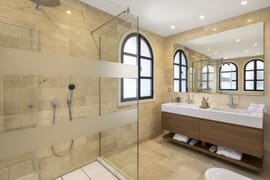 Elegancka willa w stylu andaluzyjskiego pałacu, Marbella