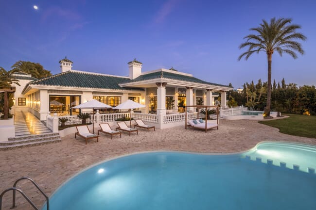 Elegancka willa w stylu andaluzyjskiego pałacu, Marbella