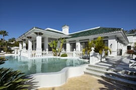 Elegancka willa w stylu andaluzyjskiego pałacu, Marbella