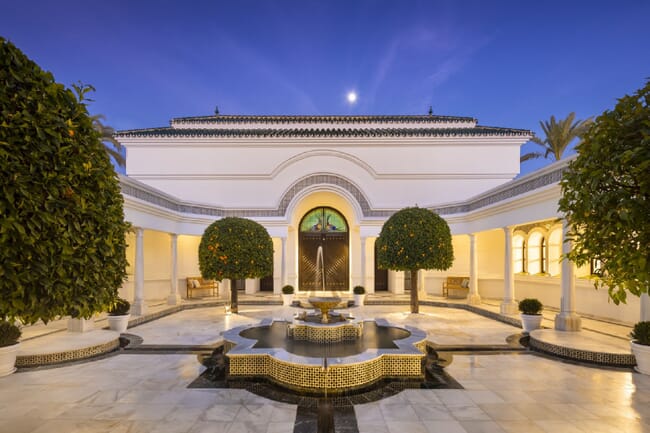 Elegancka willa w stylu andaluzyjskiego pałacu, Marbella