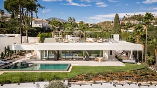 Outstanding frontline golf villa in Nueva Andalucía, Marbella