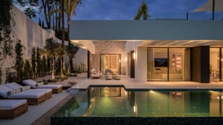 Outstanding frontline golf villa in Nueva Andalucía, Marbella