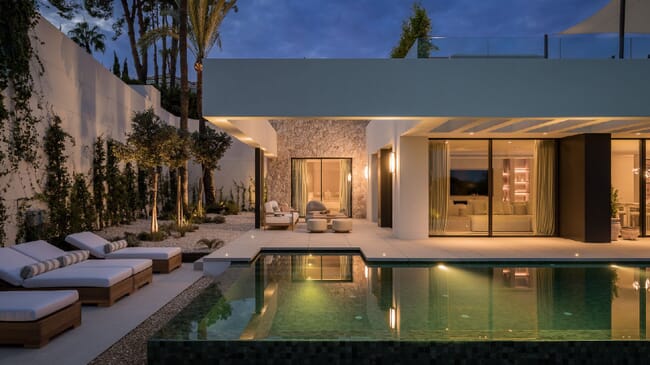Outstanding frontline golf villa in Nueva Andalucía, Marbella