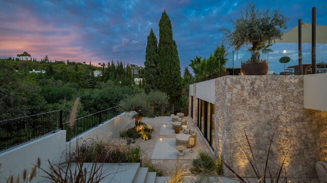 Outstanding frontline golf villa in Nueva Andalucía, Marbella