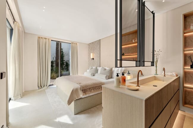 Outstanding frontline golf villa in Nueva Andalucía, Marbella