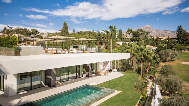 Outstanding frontline golf villa in Nueva Andalucía, Marbella