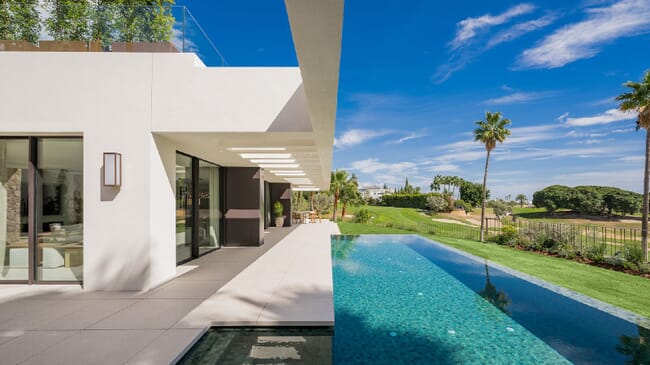 Outstanding frontline golf villa in Nueva Andalucía, Marbella