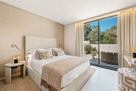 Outstanding frontline golf villa in Nueva Andalucía, Marbella