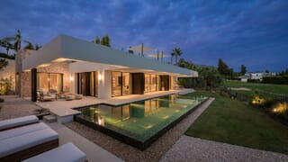 Outstanding frontline golf villa in Nueva Andalucía, Marbella