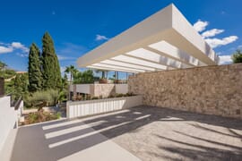 Outstanding frontline golf villa in Nueva Andalucía, Marbella